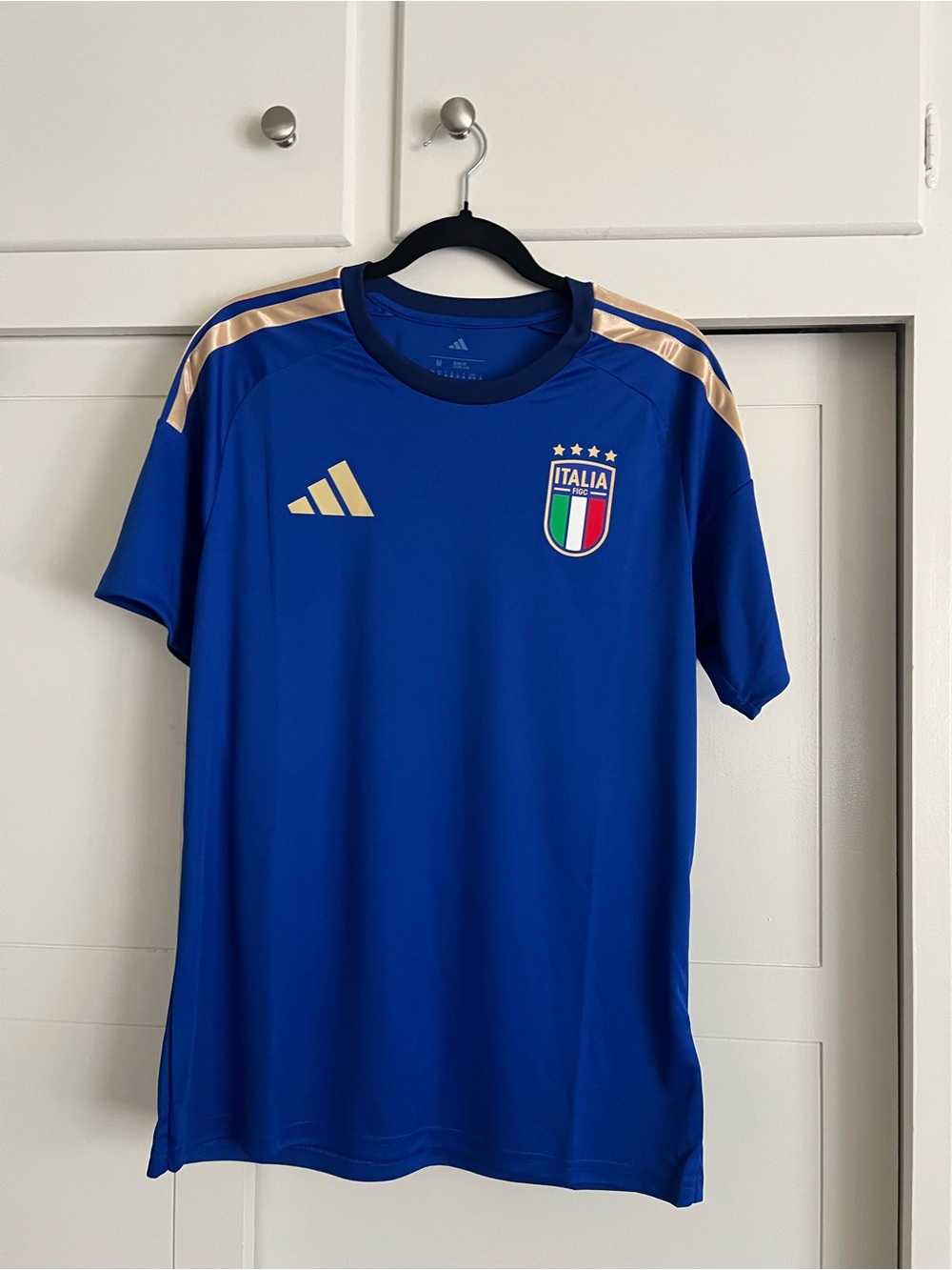 Adidas Men's Italy 26 Home Fan Short-Sleeve Jersey with Gold Accents Size M NWT
